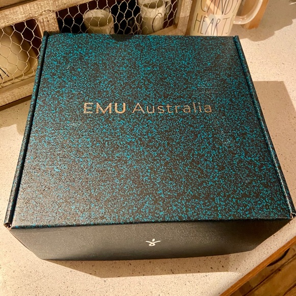 Girls size 4 EMU Australia boots - Picture 8 of 9